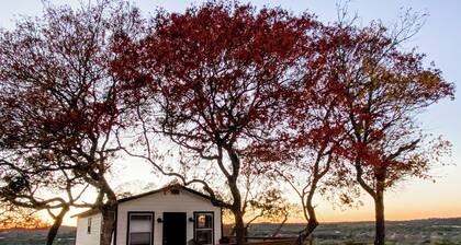 Charming farmhouse in welcoming Boerne with AC, WiFi