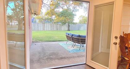 Three Bedroom ~ 8 Mins to A&M ~ Quiet Neighborhood