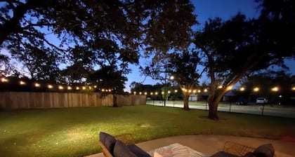 Three Bedroom ~ 8 Mins to A&M ~ Quiet Neighborhood