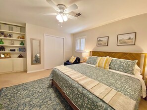 3 Schlafzimmer, Schreibtisch, Bügeleisen/Bügelbrett, Reisekinderbett