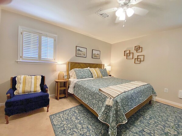 3 bedrooms, desk, iron/ironing board, travel cot