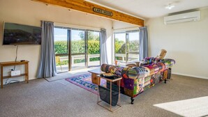 TV - Tranquil Retreat,  lake view from rear deck, property backs onto reserve (Taupō)