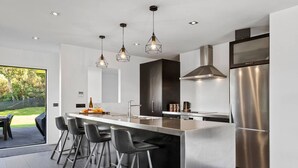 Private kitchen - Riverside in private gated community, with spa pool  & WI-FI, large outdoor area including outdoor , BBQ and alfresco dining, outdoor. Direct access to the river.  Trampoline and ping pong table to keep the  young ( and not so young) entertained. (Taupō)