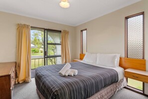 4 chambres, fer et planche à repasser, Wi-Fi, draps fournis