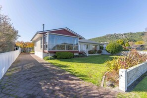 Exterior - Kinloch Lakefront with wifi (Kinloch)