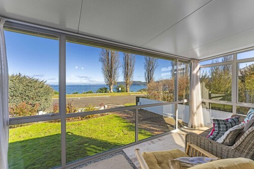 Kinloch Lakefront with wifi