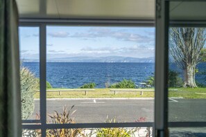 Interior - Kinloch Lakefront with wifi (Kinloch)