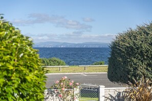 Property grounds - Kinloch Lakefront with wifi (Kinloch)