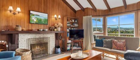 TV, fireplace