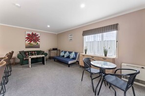 TV - Hilltop Hideaway Taupo (Taupō)