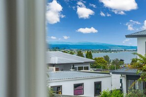 Interior - Rimu Retreat with wifi & 3 mins to town (Taupo)