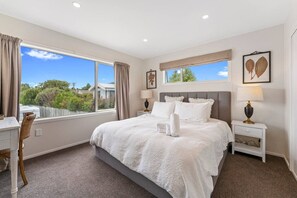 5 bedrooms, WiFi, bed sheets - Rimu Retreat with wifi & 3 mins to town (Taupo)