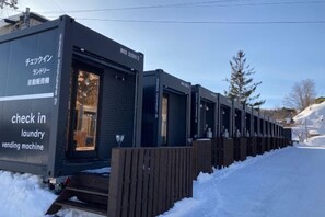 المنشأة من الخارج