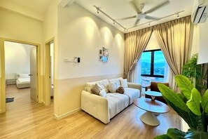 Soundproofing, cots/infant beds - Ipoh Town Horizon Skypool Suites 4-11pax by IWH Suites (Ipoh)