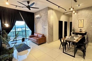 Soundproofing, cots/infant beds - Ipoh Town Horizon Skypool Suites 4-11pax by IWH Suites (Ipoh)