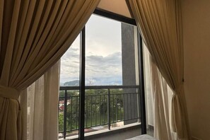 Soundproofing, cots/infant beds - Ipoh Town Horizon Skypool Suites 4-11pax by IWH Suites (Ipoh)