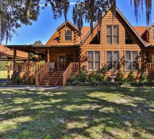 Cozy cabin on 10 acre farm with horses, chickens, cats, dog & gardens