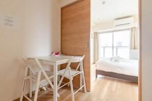 Room - Central Mansions (Osaka)