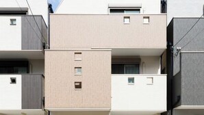 A multi-story residential building with balconies, windows, and a door. - Andnext Holiday House (Kyoto)