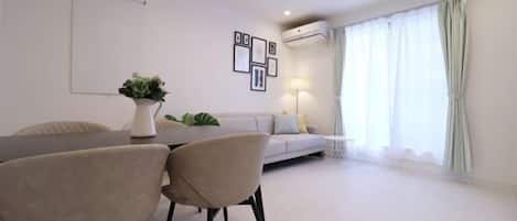 Cribs/infant beds