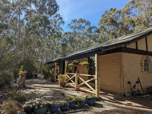 Peppertree Corner Cottage w/Fireplace - Dog Heaven! (6km to Clare)