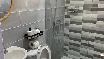Shower, jetted tub, towels, soap