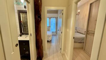 2 bedrooms, iron/ironing board, travel cot, free WiFi