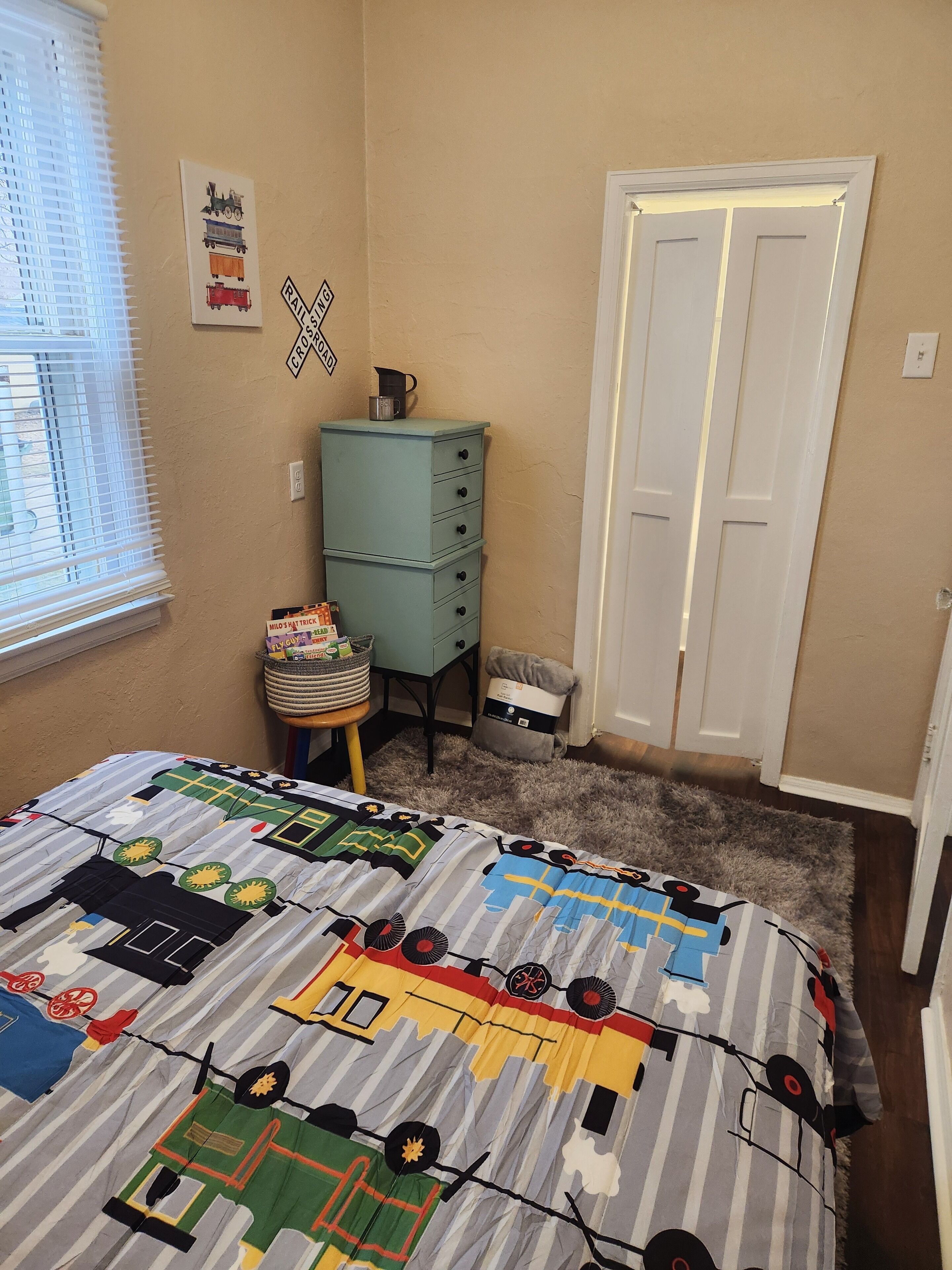 3 Schlafzimmer, Schreibtisch, Bügeleisen/Bügelbrett, Reisekinderbett