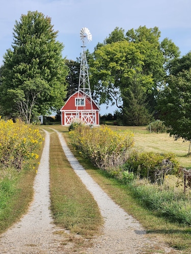 Railroad themed 3-bedroom house in Boone The Main Street Station is pet friendly