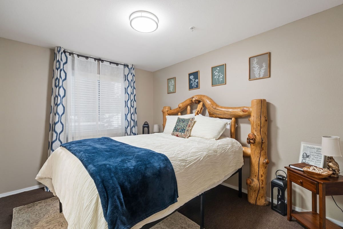 Luxury Room, 1 Queen Bed, Hot Tub | Free WiFi, bed sheets