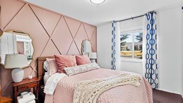 Chambre Luxe, 1 grand lit, bain à remous | Wi-Fi gratuit, draps fournis