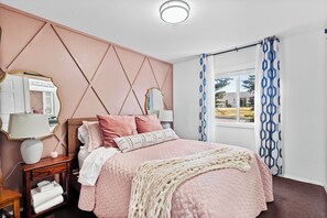 Luxury Room, 1 Queen Bed, Hot Tub | Free WiFi, bed sheets - Library INN LLC (Lava Hot Springs)