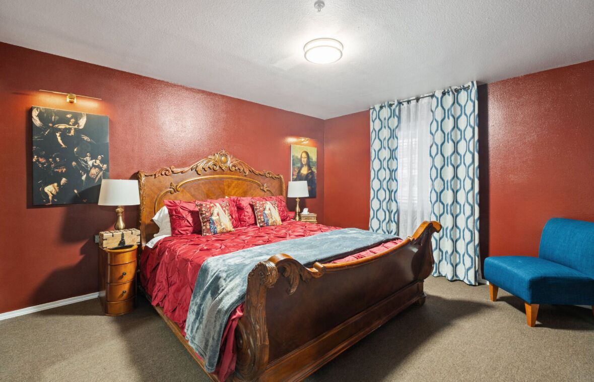 Luxury Room, 1 King Bed, Hot Tub | Free WiFi, bed sheets