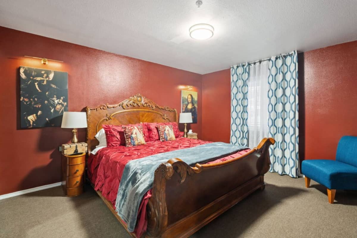 Luxury Room, 1 King Bed, Hot Tub | Free WiFi, bed sheets