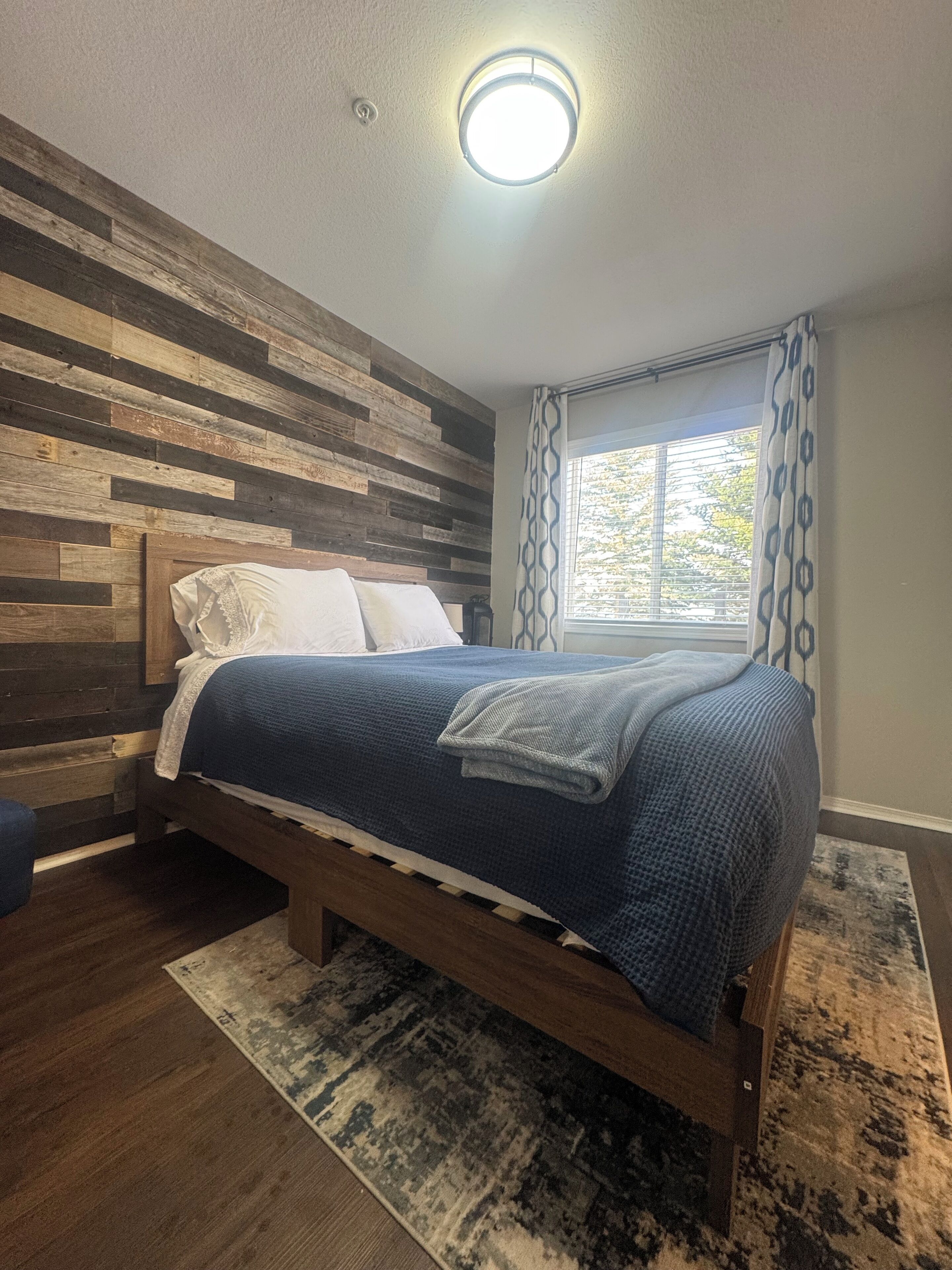 Luxury Room, 1 Queen Bed, Hot Tub | Free WiFi, bed sheets