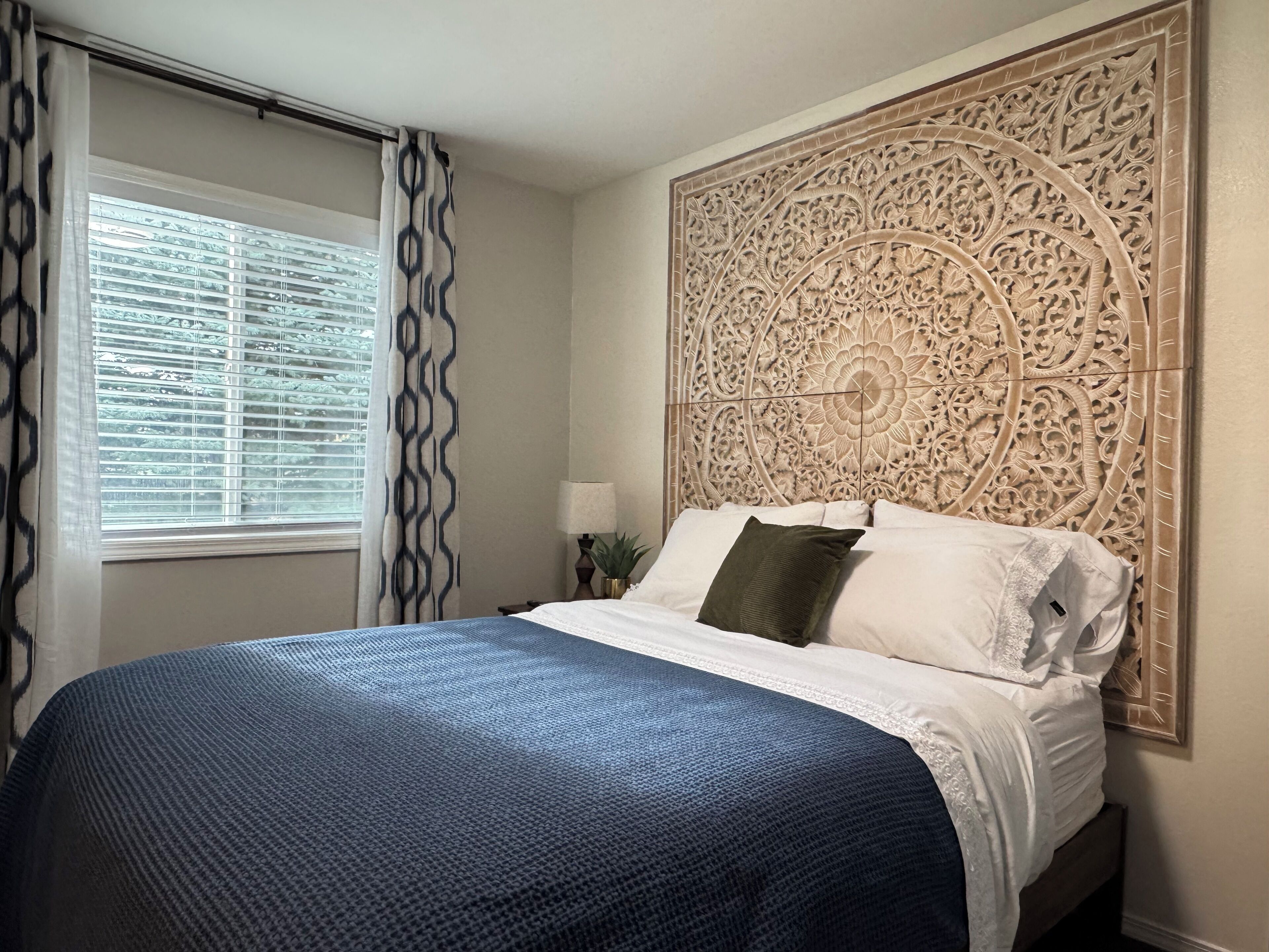 Chambre Luxe, 1 grand lit, bain à remous