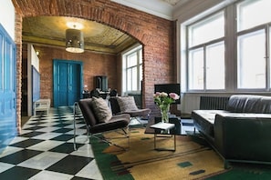 TV, stereo - 2 Bed Flat - Sleeps 3 - Wifi (Praha 1)