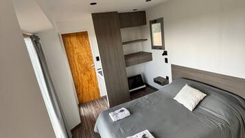 3 bedrooms, WiFi, bed sheets, wheelchair access
