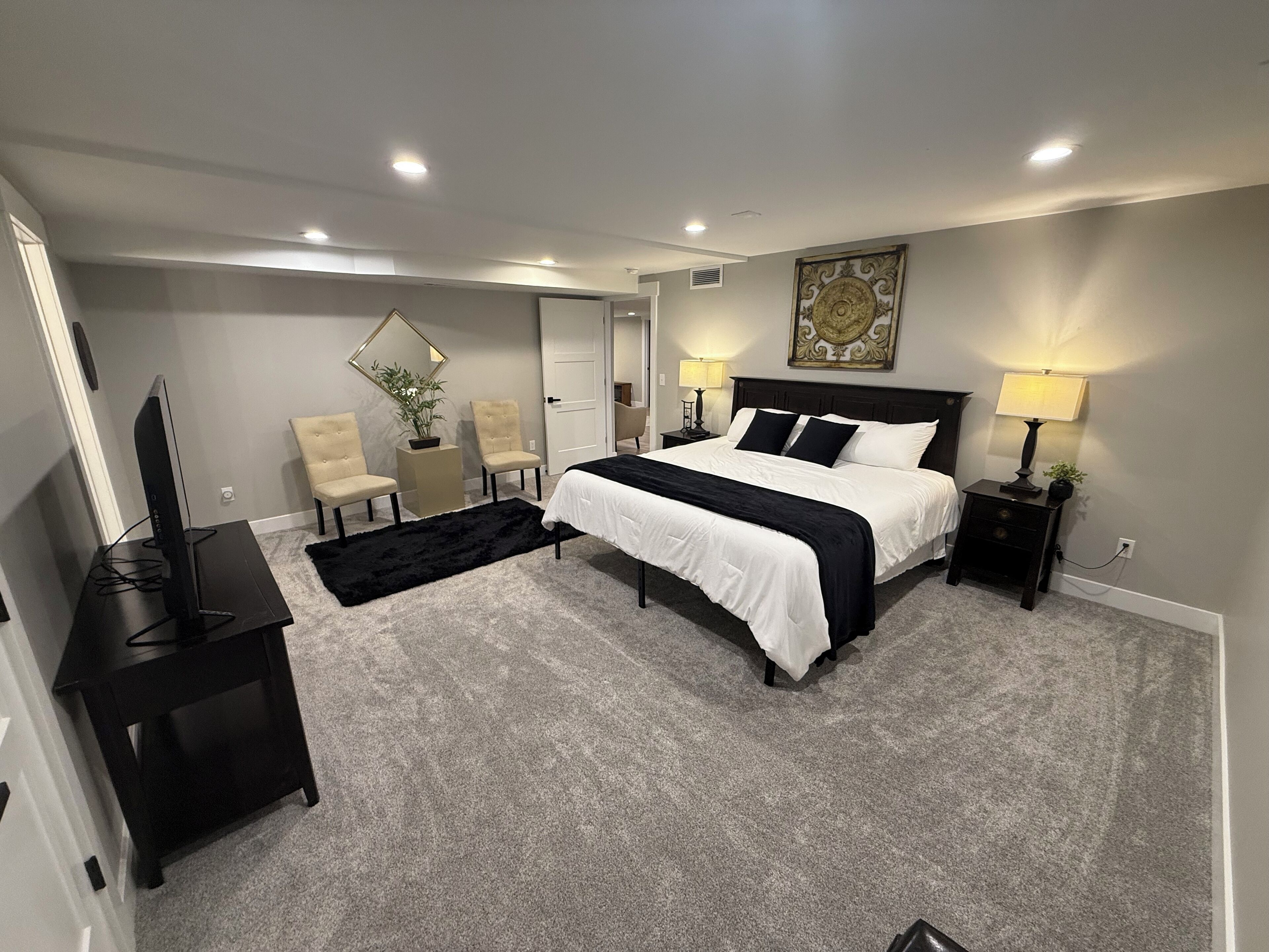 7 bedrooms, WiFi, bed sheets