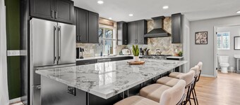 7-Bedroom Home with Hot Tub – Near Ski Resorts, SLC & Convention Centers