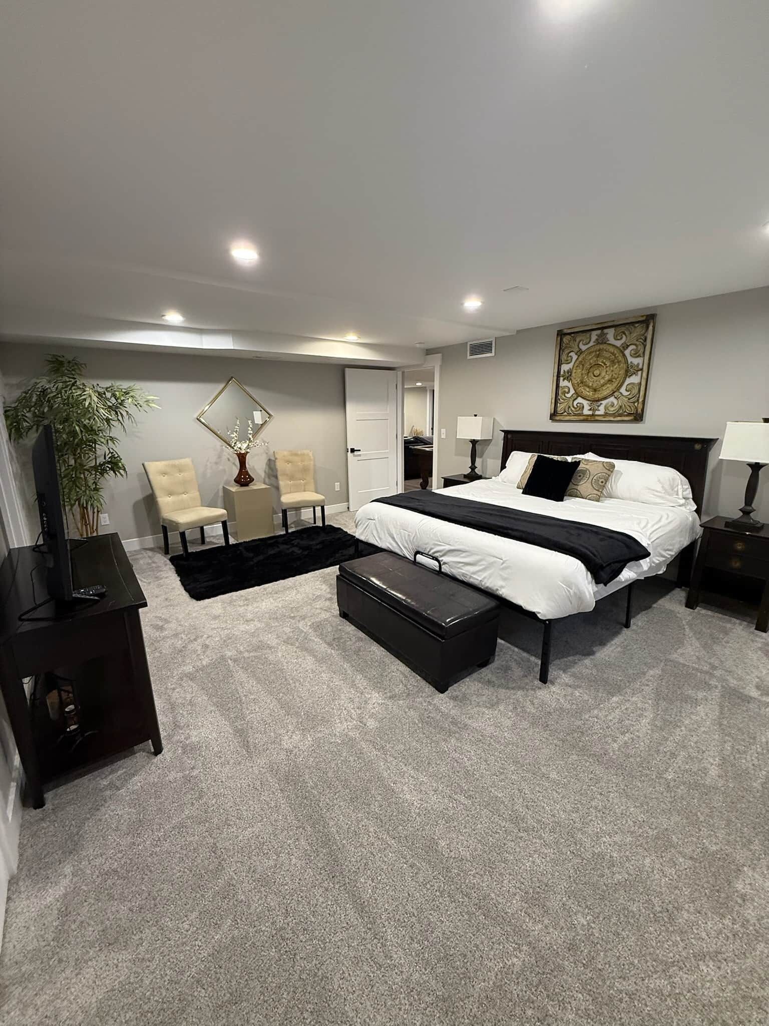 7 bedrooms, WiFi, bed sheets