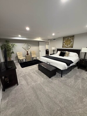 7 bedrooms, WiFi, bed sheets - Cherry Hill Retreat | 7-Bedroom Luxury Stay Near Ski Resorts (Sandy)