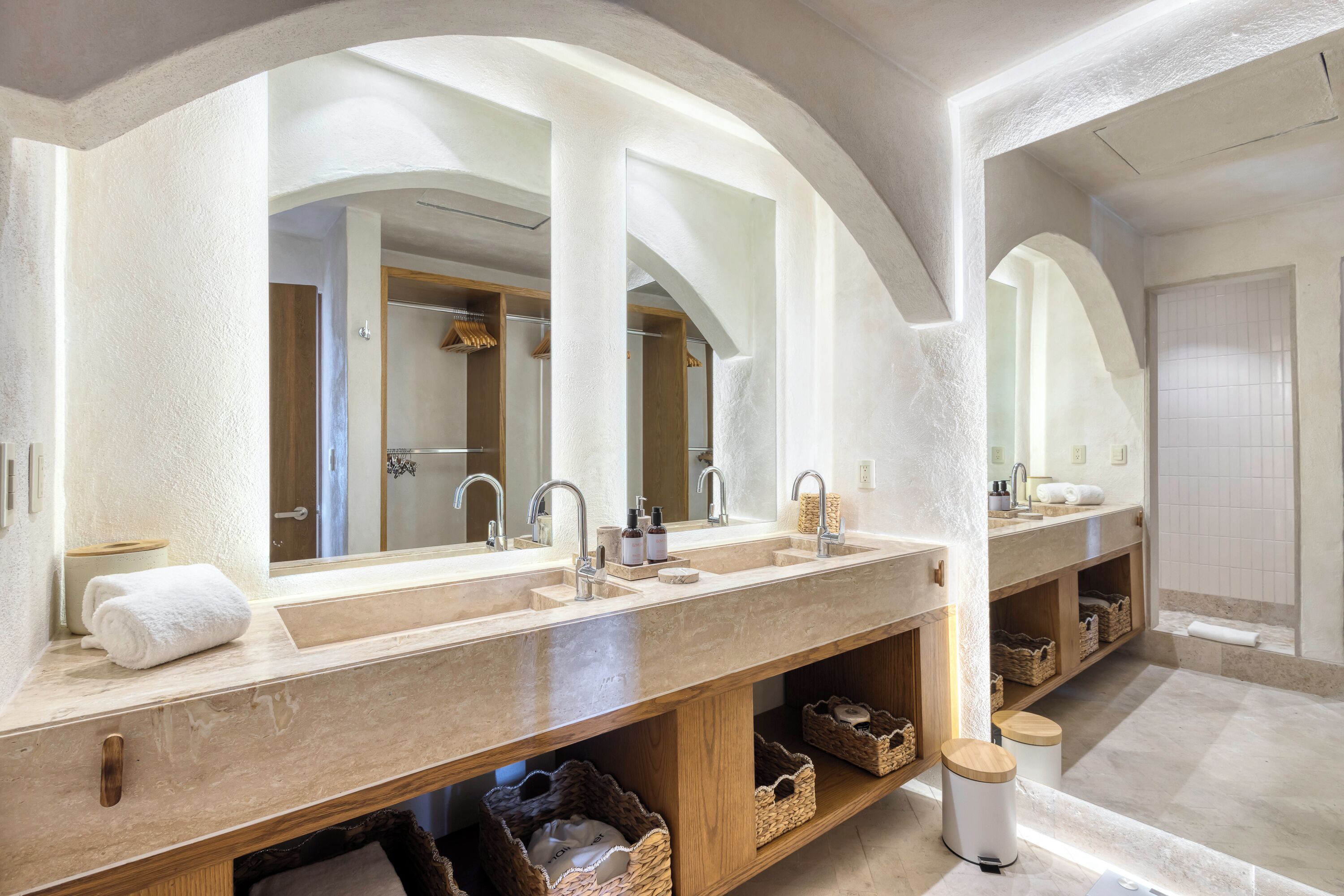 Penthouse Deluxe, 3 chambres, piscine privée | Salle de bain | Douche, douche à « effet pluie », sèche-cheveux, serviettes fournies