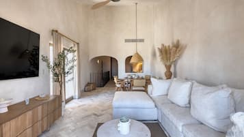 Cobertura luxo, 3 quartos, piscina particular | TV