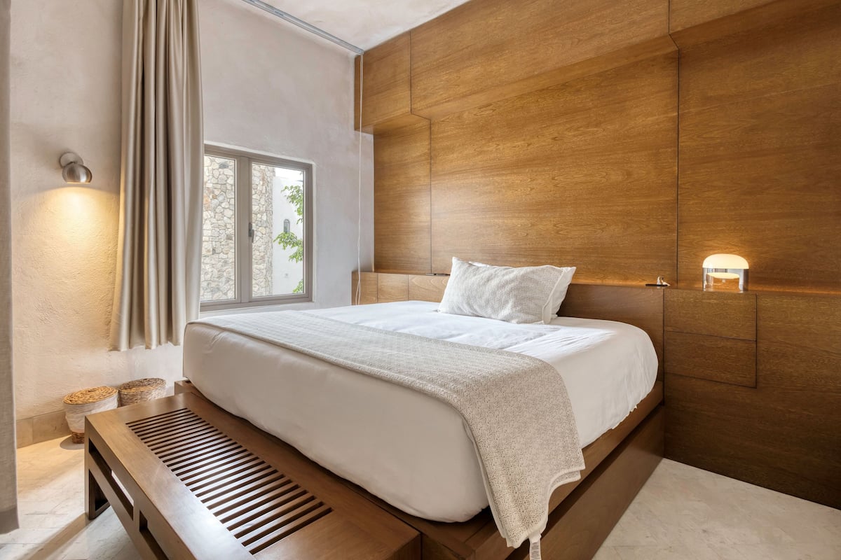 Apartamento Deluxe, 2 habitaciones, bañera de hidromasaje | Ropa de cama de alta calidad, edredones de plumas, caja fuerte