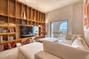 Deluxe-Penthouse, 2 Schlafzimmer, Whirlpool | Wohnzimmer