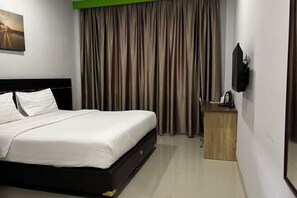 Room - Grand Wisata Hotel (Serabek River)