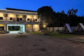 Garden - Grand Wisata Hotel (Serabek River)