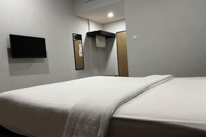 Room - Grand Wisata Hotel (Serabek River)