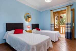 4 室のベッドルーム、アイロン / アイロン台、WiFi (無料)、ベッドシーツ